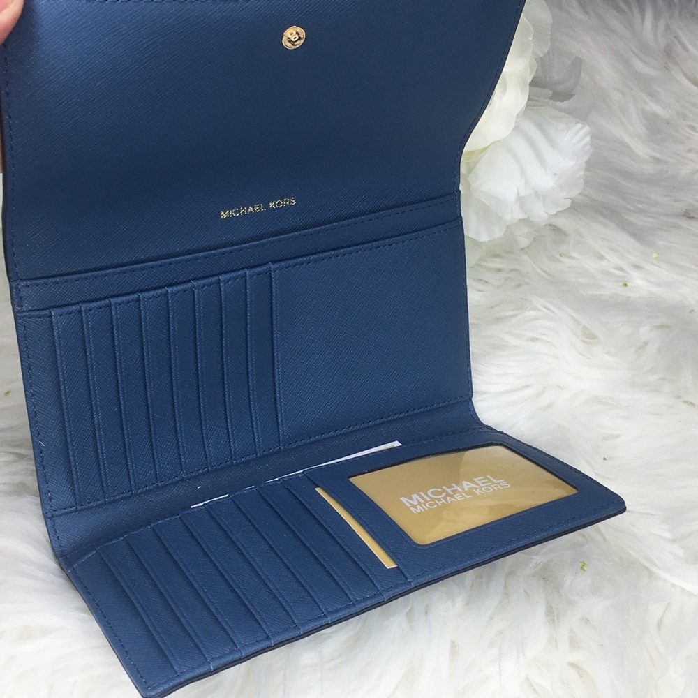 Last one✨Michael Kors Jet set large trifold wallet - Picture 3 of 4
